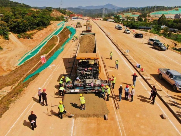 日喀则高速公路